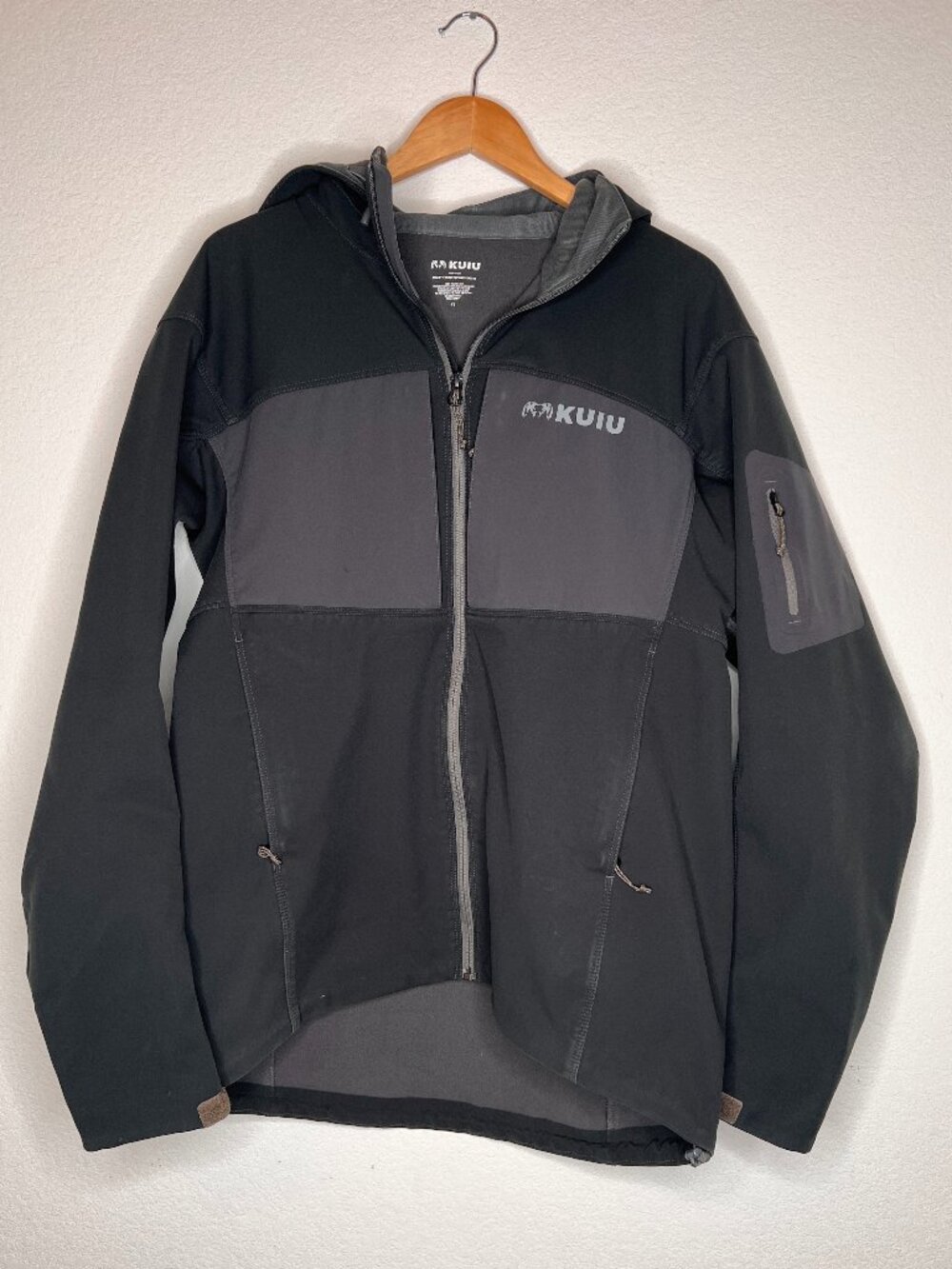 KUIU Mens Guide Pro Hooded Soft-Shell Hunting Jacket Gray XL